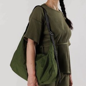 NWOT Large Baggu Crescent Bay Laurel